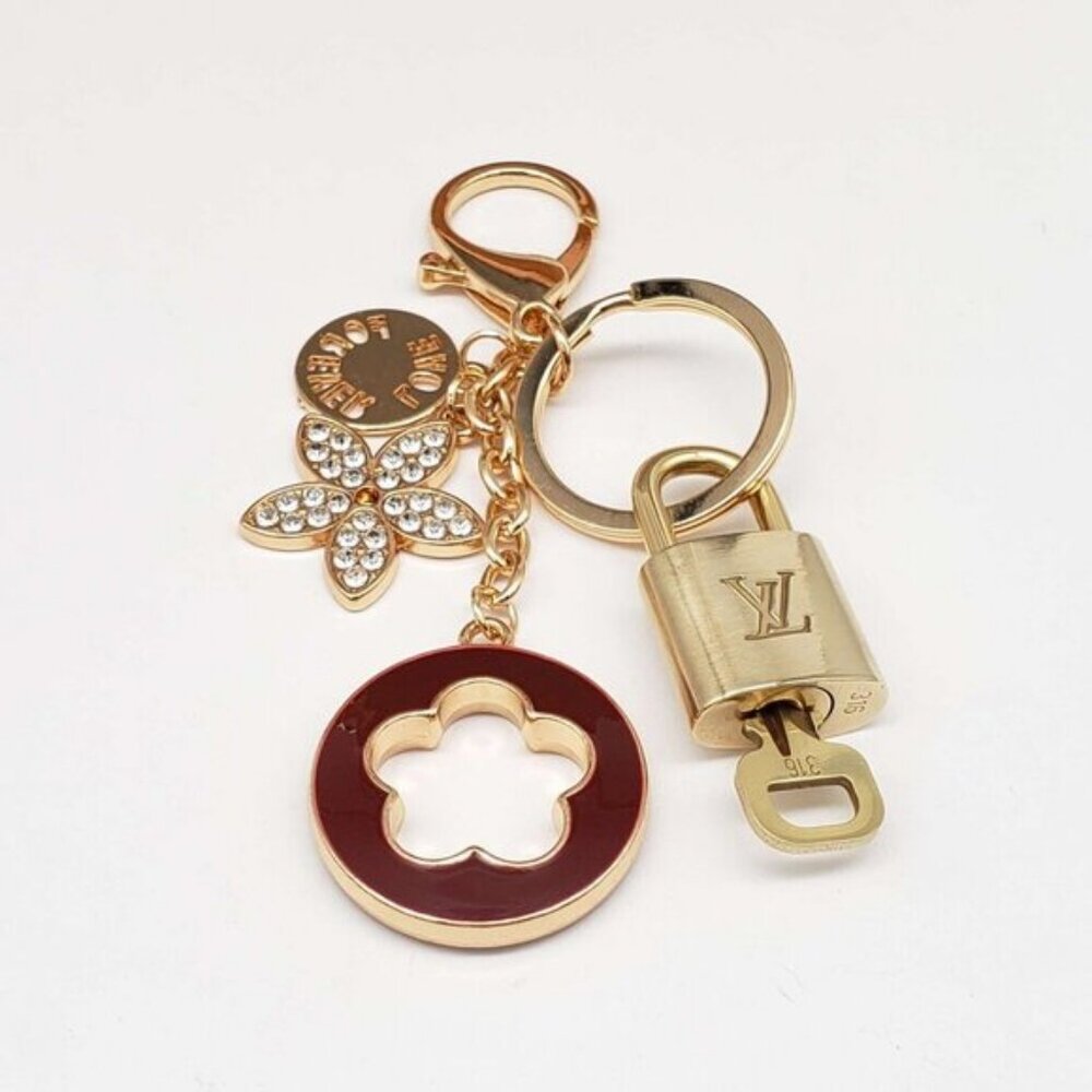 Louis Vuitton Authentic Gold Lock 🔒 Unbranded Flower Keychain Charm for Bags - Picture 6 of 8